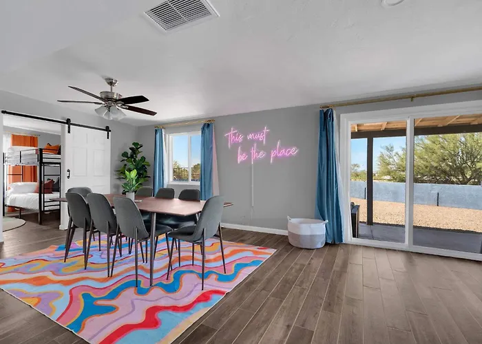New Sonoran Oasis Pool Hot Tub Sleeps 12 Holiday home
