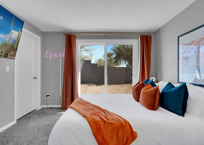 Holiday home New Sonoran Oasis Pool Hot Tub Sleeps 12 Tucson