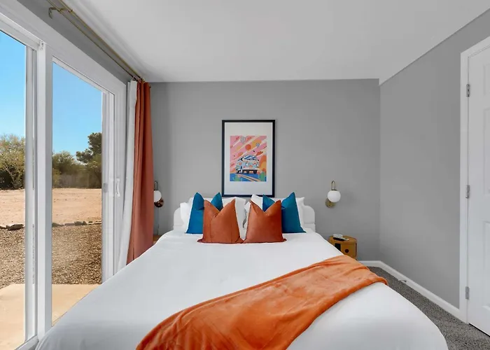New Sonoran Oasis Pool Hot Tub Sleeps 12 Holiday home Tucson