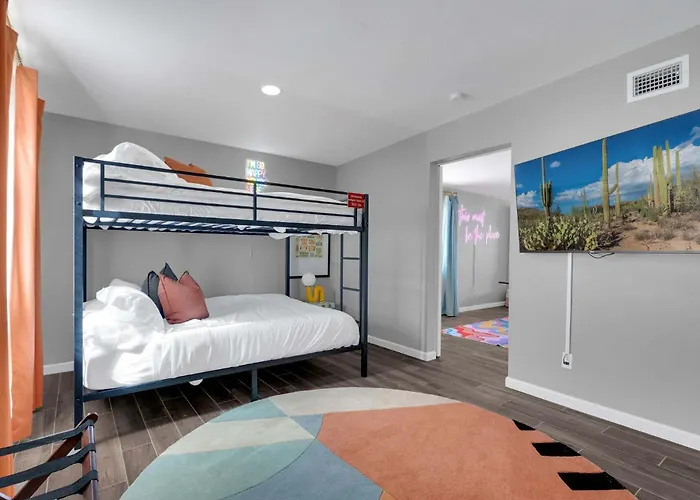 New Sonoran Oasis Pool Hot Tub Sleeps 12 Holiday home *