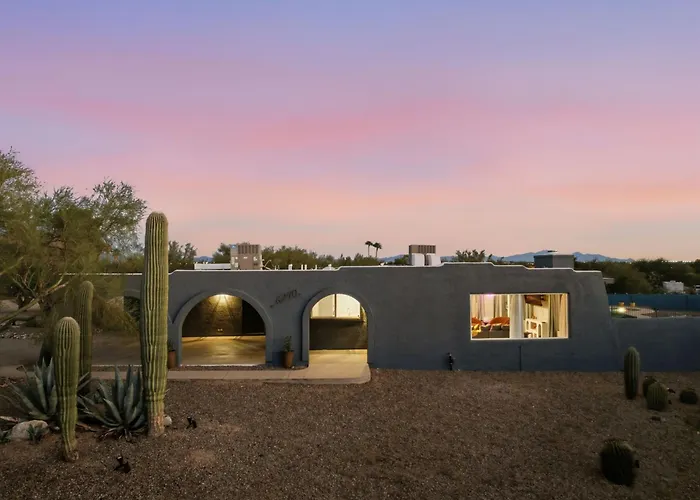 Holiday home New Sonoran Oasis Pool Hot Tub Sleeps 12