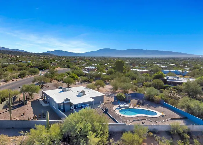 New Sonoran Oasis Pool Hot Tub Sleeps 12 Holiday home *
